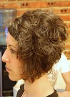 asymetryczne fryzury krótkie - uczesanie damskie zdjęcie numer 2B